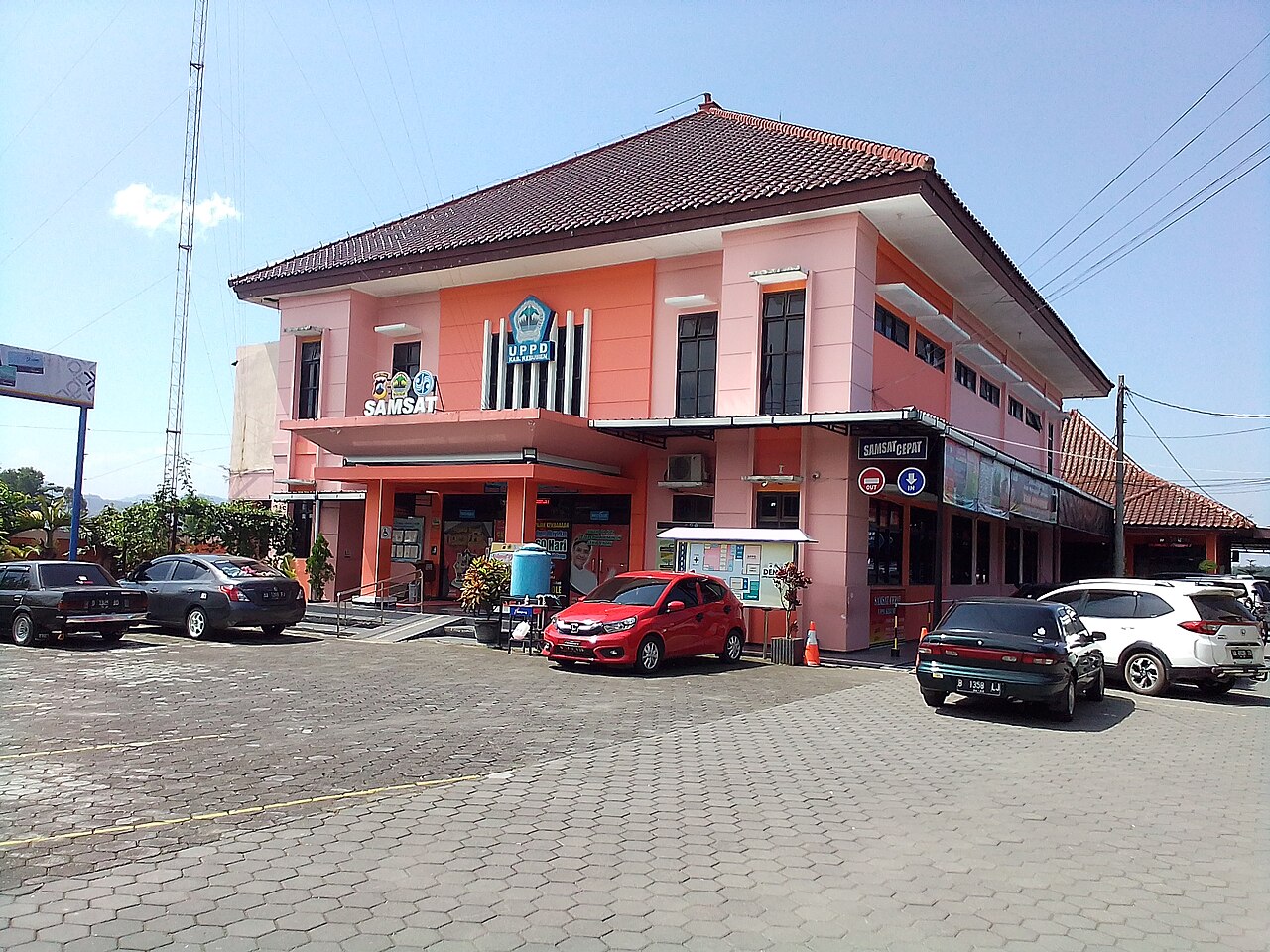 Kantor SAMSAT bone